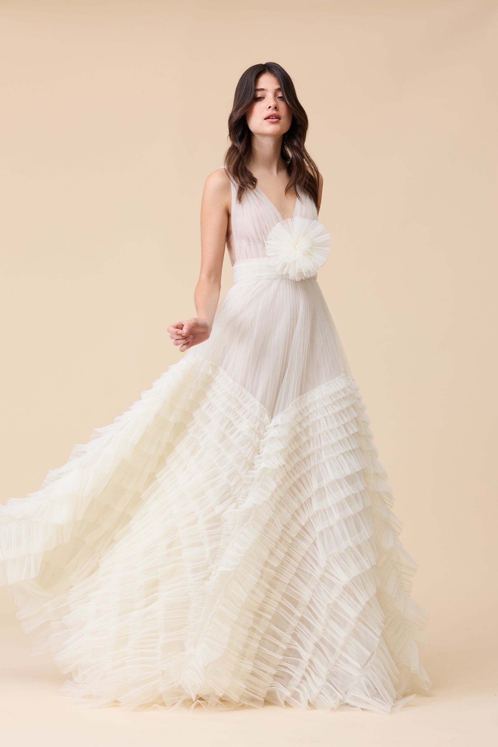 CREAM SLEEVELESS V NECK TULLE RUFFLES GOWN