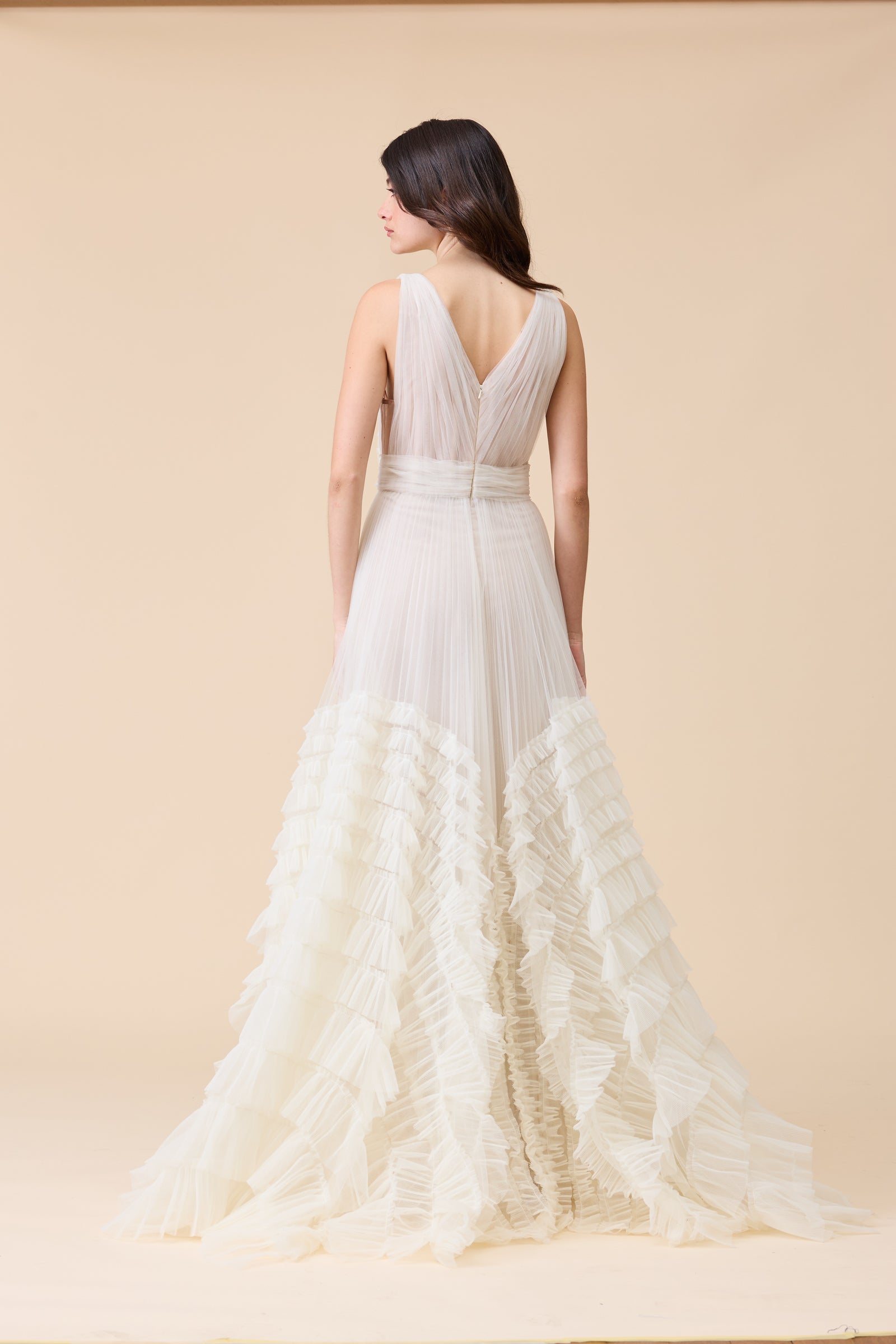 CREAM SLEEVELESS V NECK TULLE RUFFLES GOWN