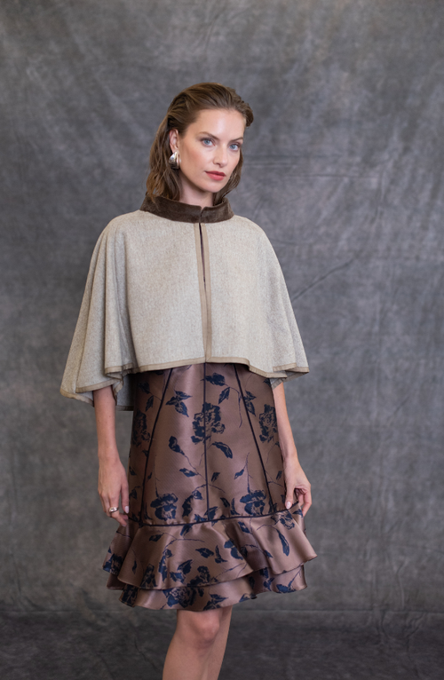 OATMEAL CASHMERE W/ SHEARED MINK COLLAR CAPELET