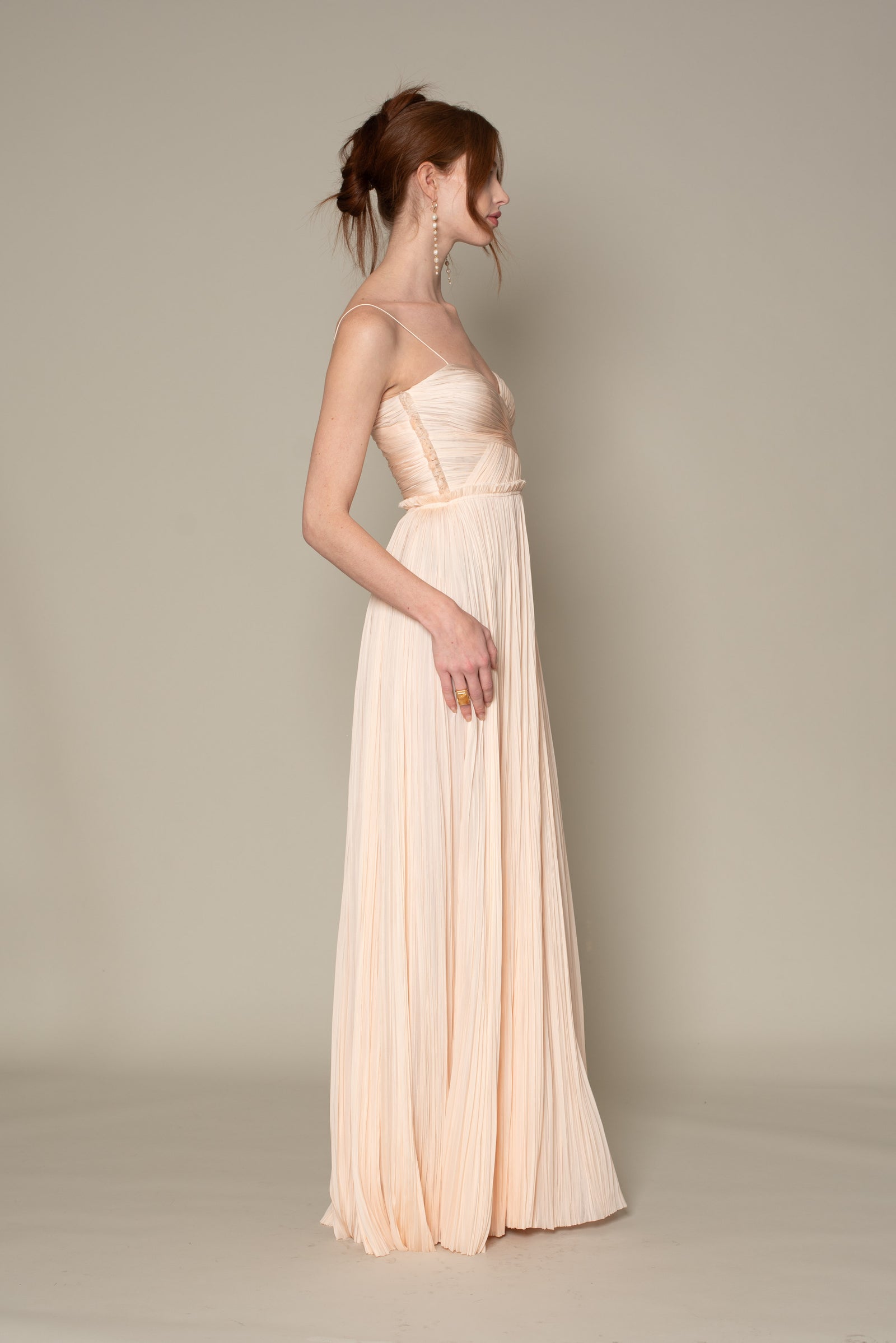 SWEETHEART SLEEVELESS HAND PLEATING SILK SATIN GOWN